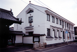 富田幼稚園　園舎全景