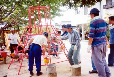 山口県私立幼稚園 PTA活動　お父さんのペンキぬり